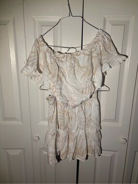 Off-Shoulder Beige Leaf Print Women's 2pc Skirt with Shirt
